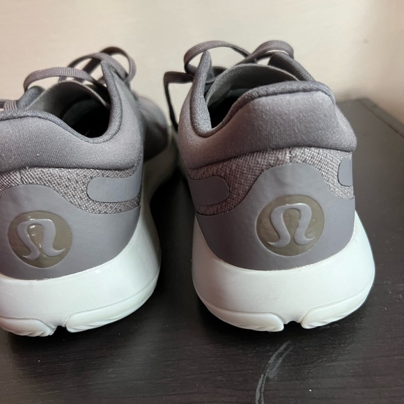 NWOT Women’s 9.5 Strongfeel Trainers - Picture 5 of 5